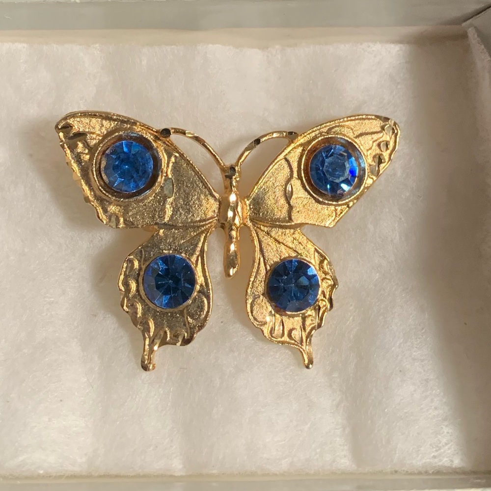 Two Gold Butterfly Brooches - Picture 2 of 6